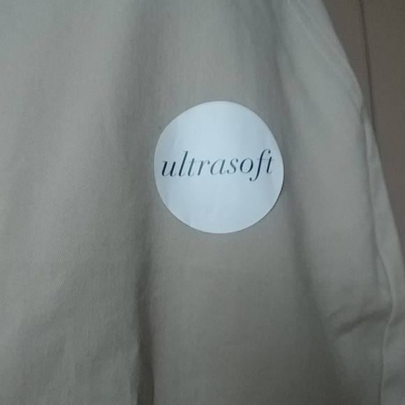 THIS LISTING HAS NOT BEEN SOLD. COPY - Croft & Barrow shorts - Picture 2 of 7